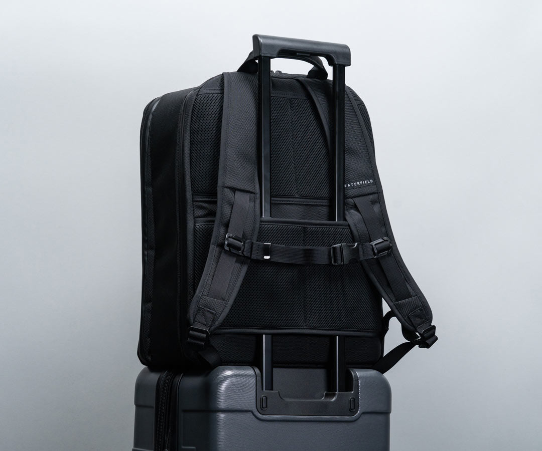 Passthrough slot for luggage handles