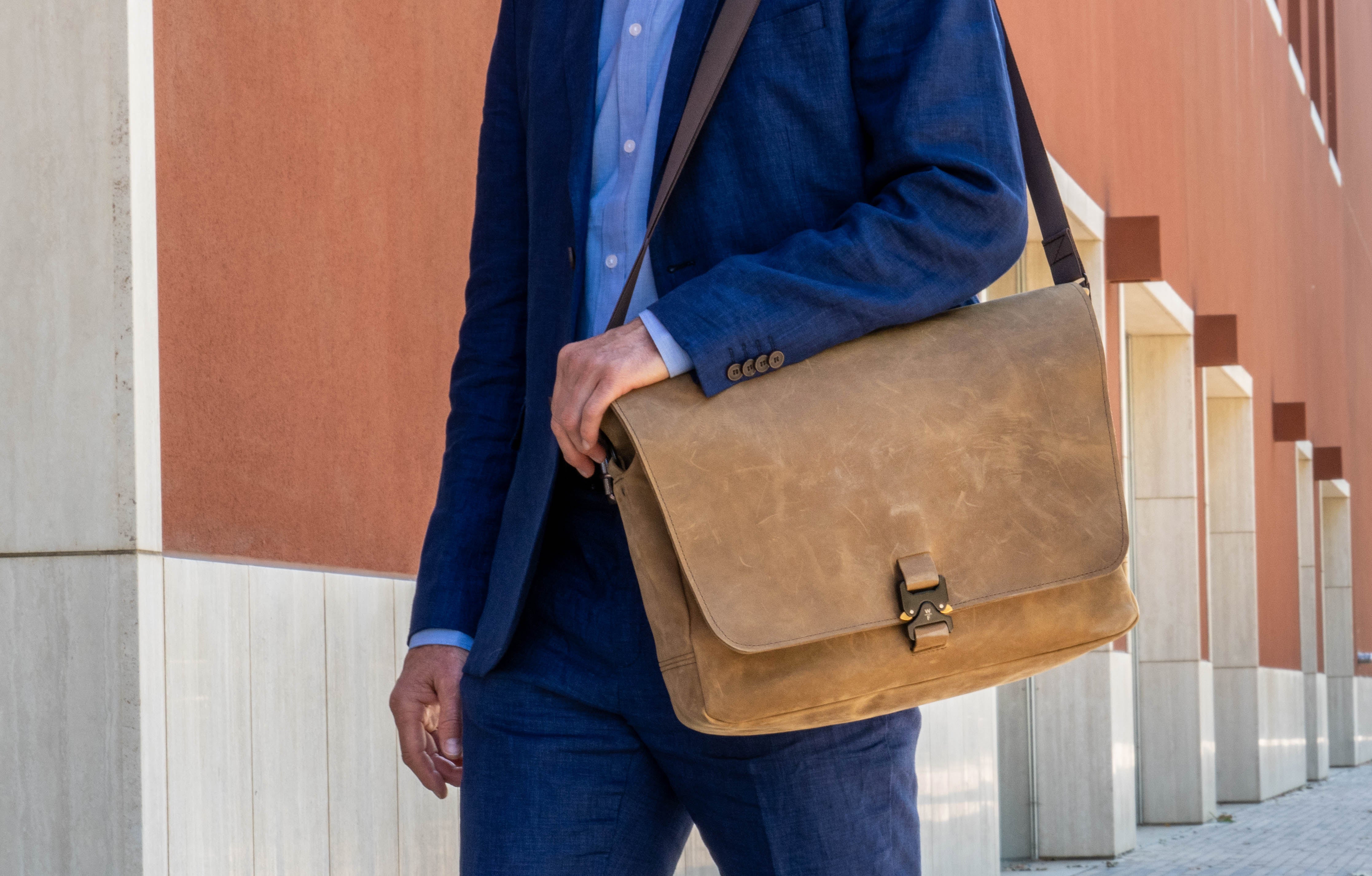 Executive Leather MessengerBest Messenger/Crossbody BagsWired