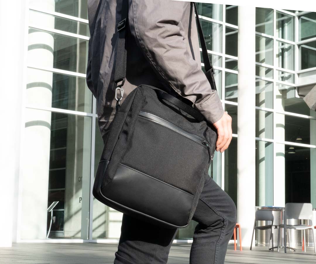 Hitch Crossbody BriefBest MacBook Pro CasesGottaBeMobile