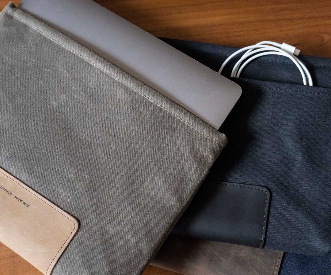 Magnetic sleeve for MacBooks