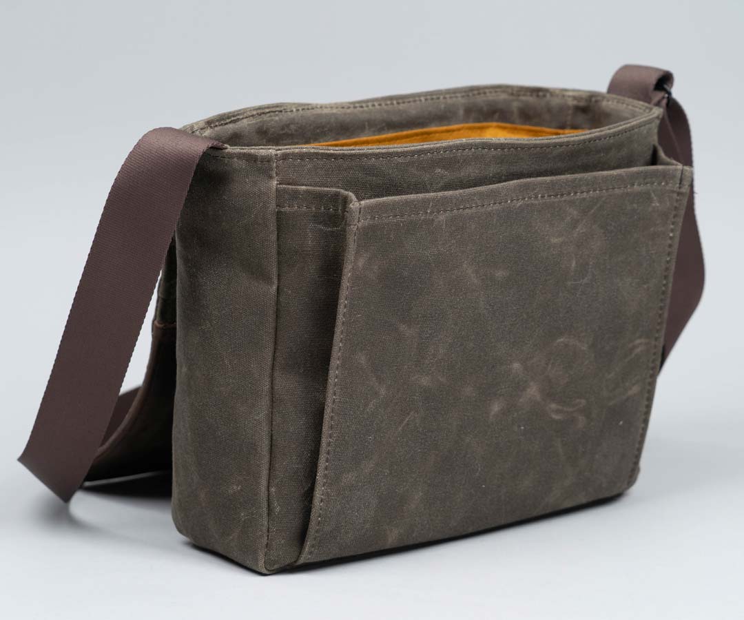 Pleated front pocket under the flap