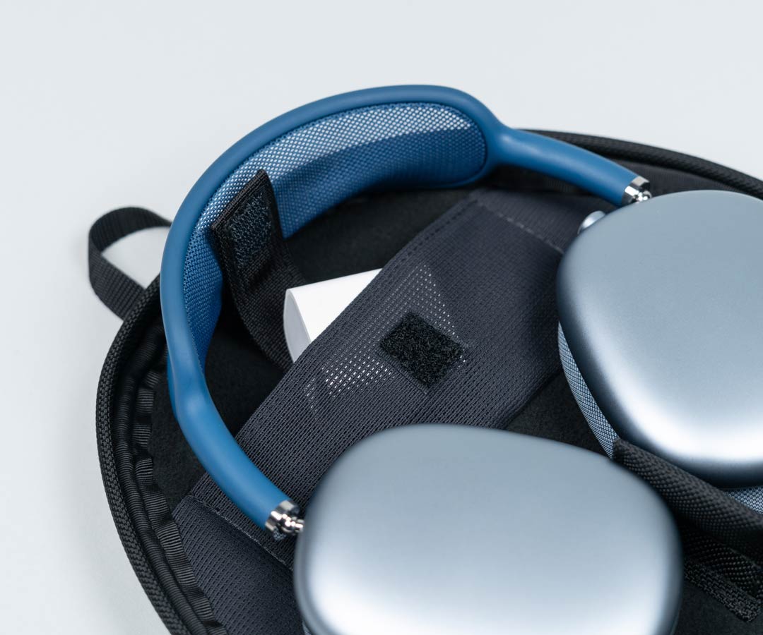 Mesh pocket for accessories