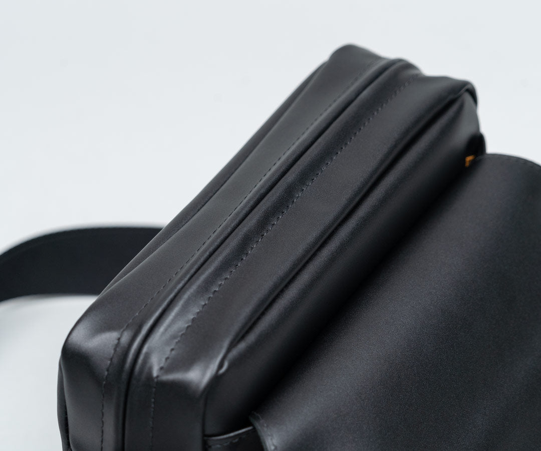 Silent and secure magnetic "zipper"