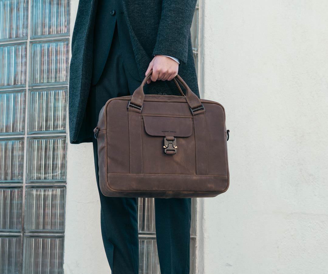 ナチュラルレザー　briefcase The Deluxe Briefcase - Horween Chromexcel Natural | Gustin