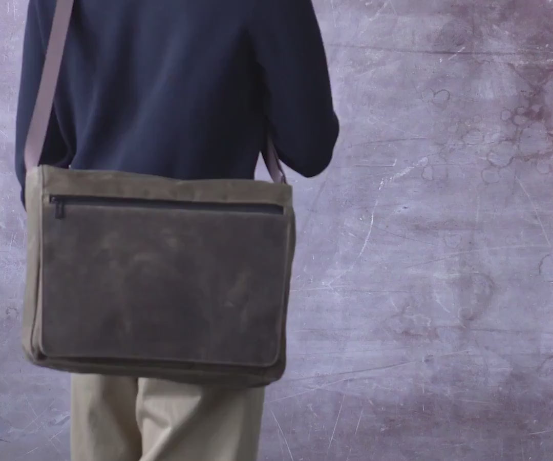 Shinjuku Messenger Bag