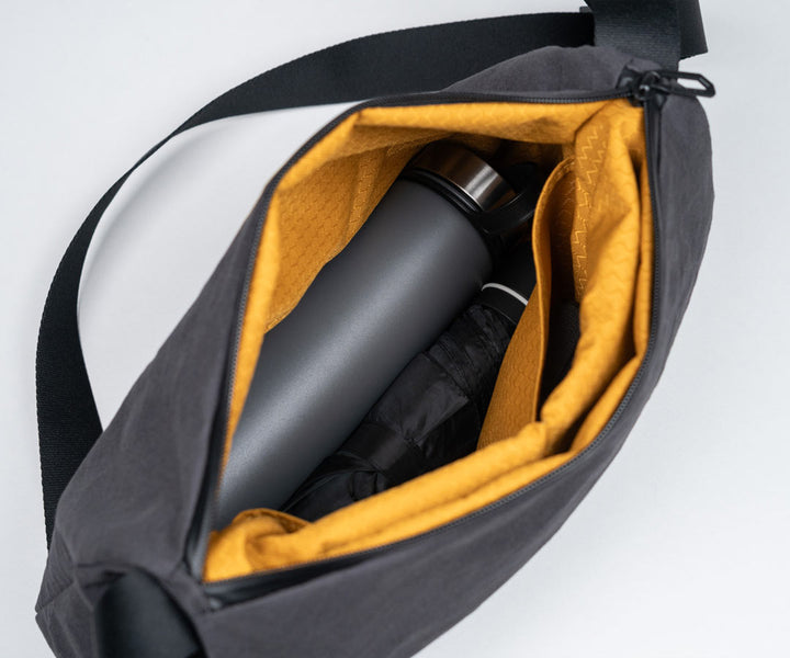Expands to hold water bottle and umbrella