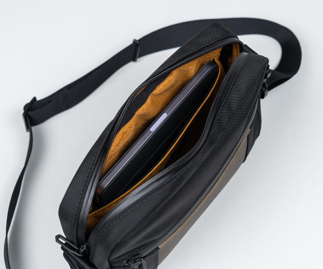 Padded tablet pocket