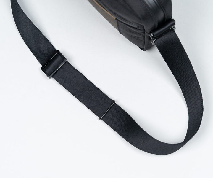 Adjustable, 1.5-inch strap