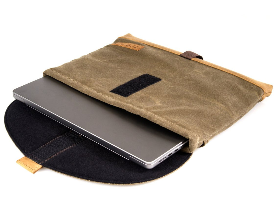 Provides a snug, secure fit for MacBook Pro