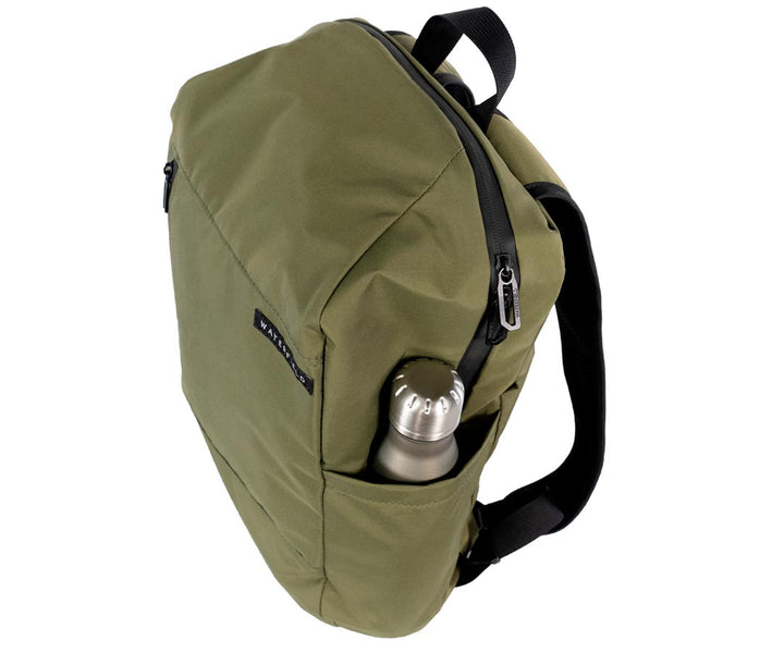 Two wide side pockets
