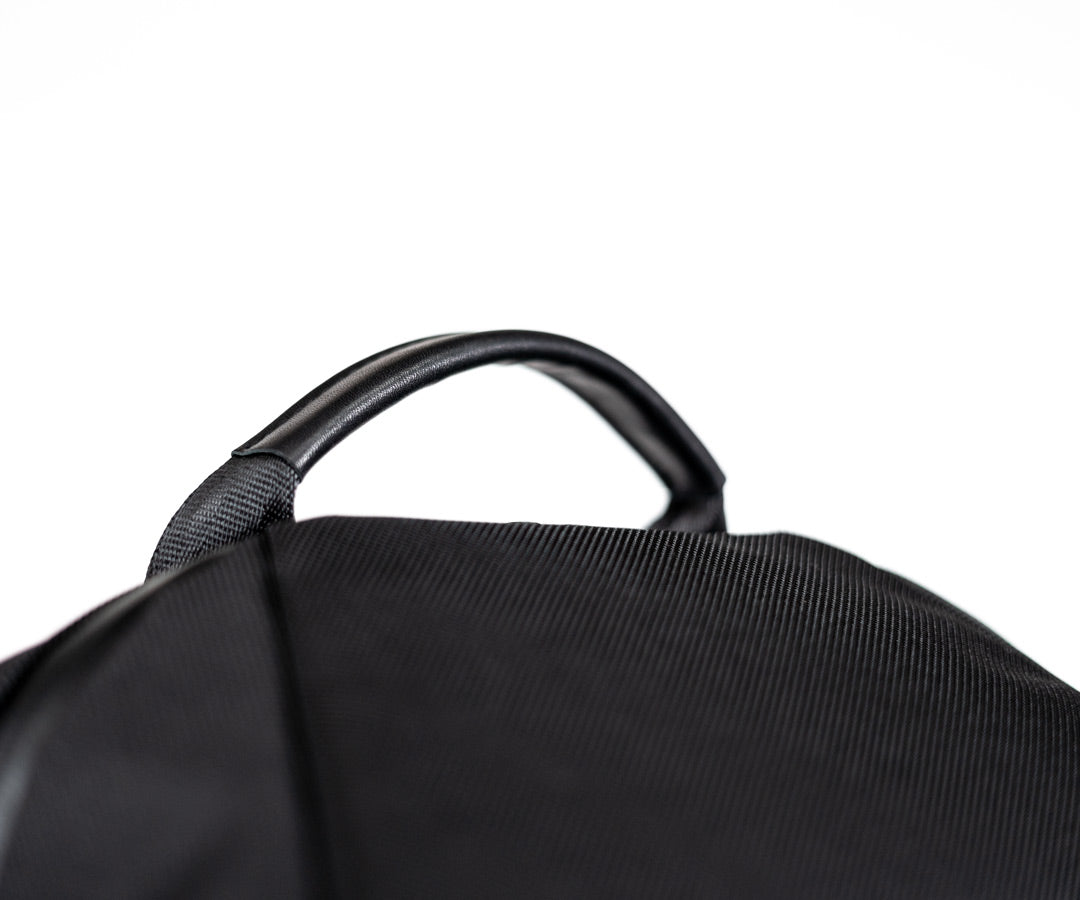 Full-grain leather handle for comfort
