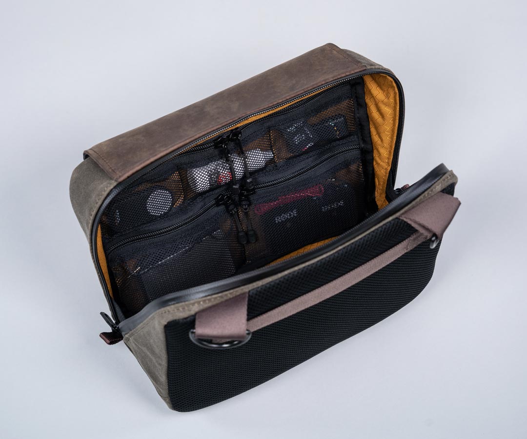 See-through pockets lets you quickly scan items