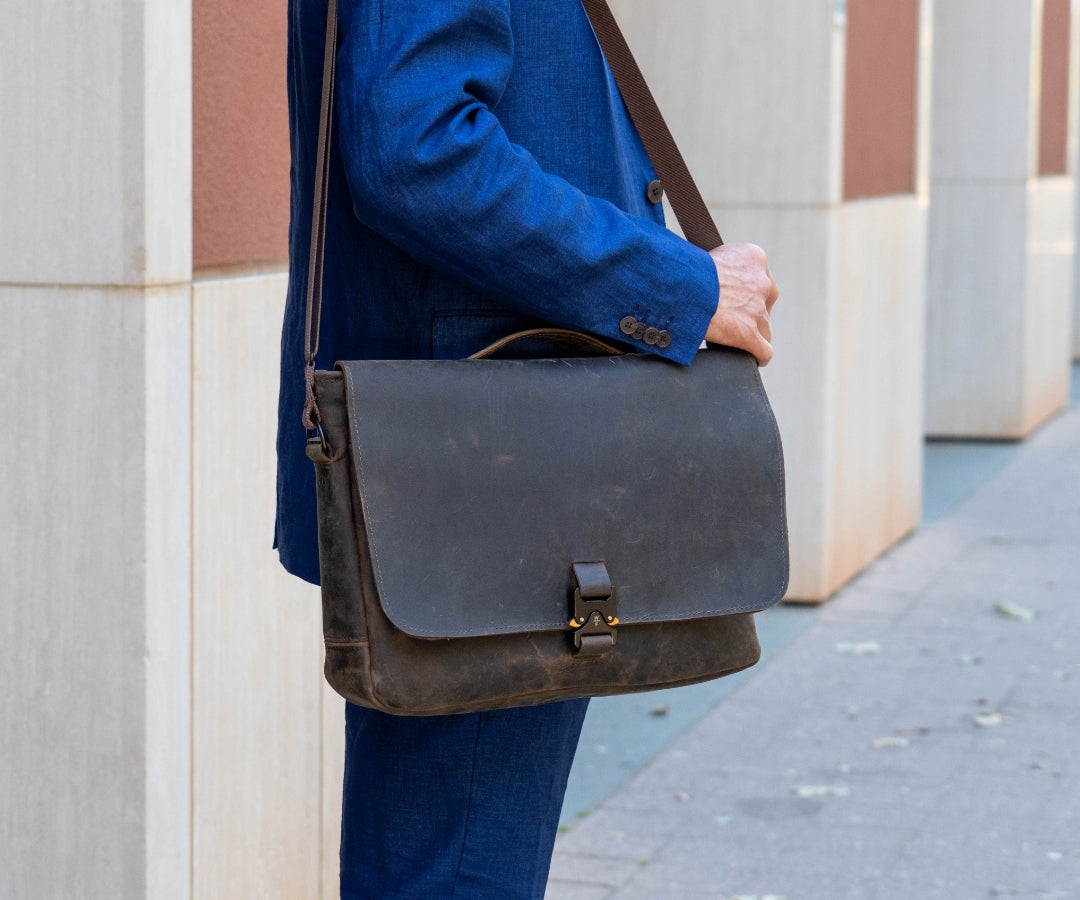 How to Chose the Best Professional Bag for Men?