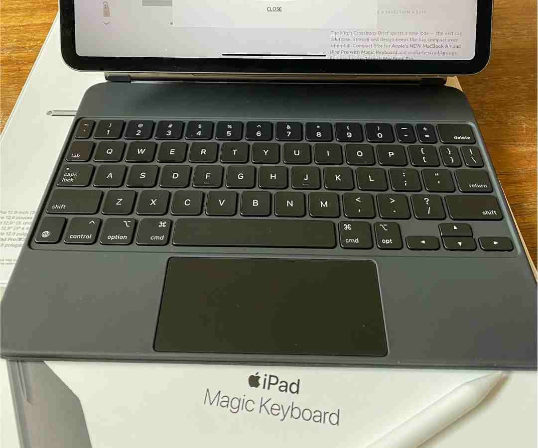 DAY 42, Apr. 27 - The Apple Magic Keyboard arrives!