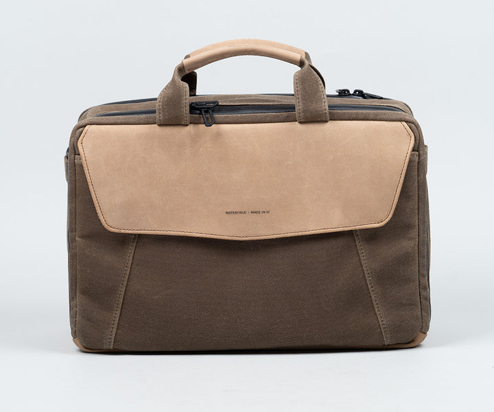 Waxed canvas with grizzly leather