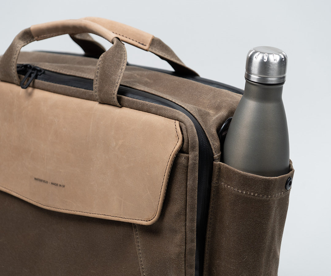 Collapsible water bottle pockets
