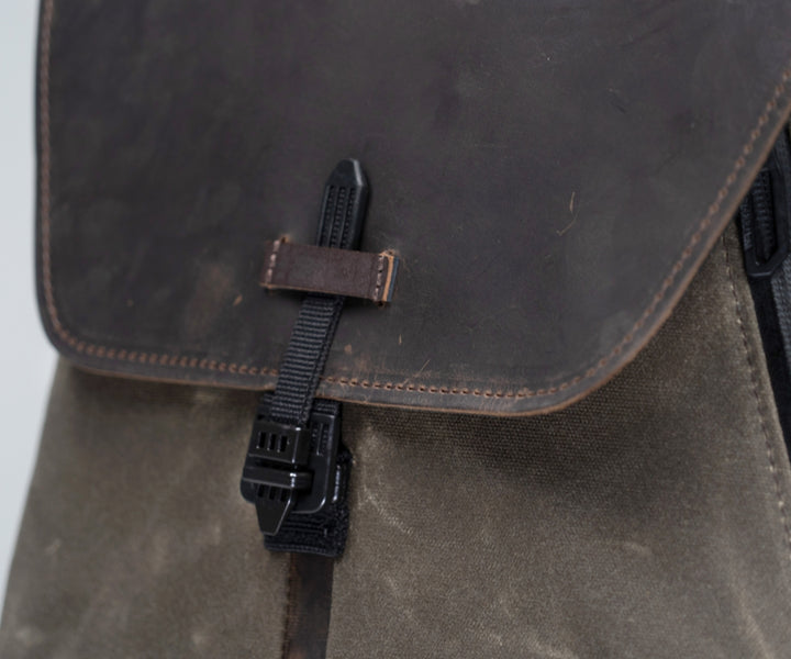 Nostalgic WWII-era buckle