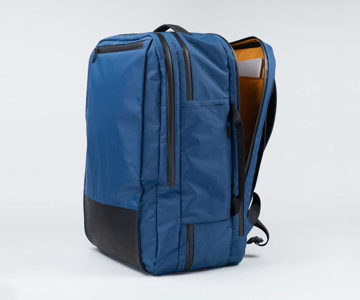 Rear laptop compartment