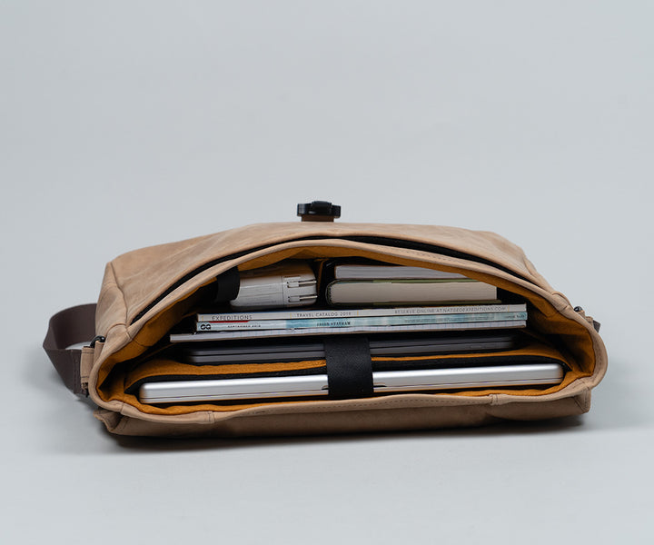 Full-size fits up to a 16" laptop and your work essentials 