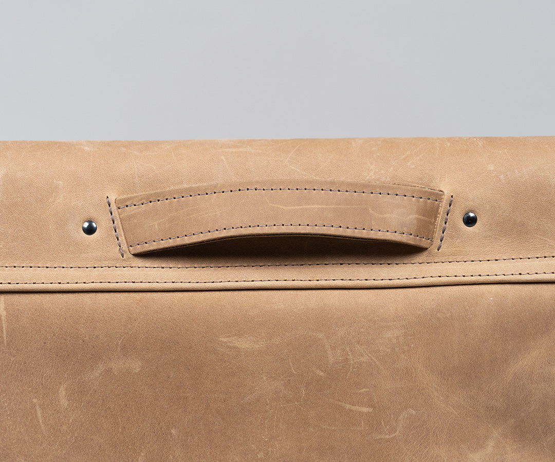 Comfortable carry handle 