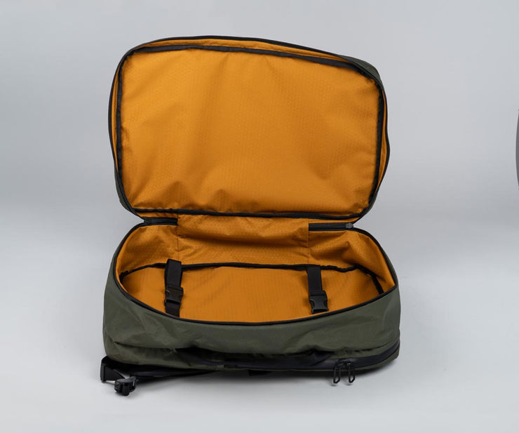 Middle compartment for clothes