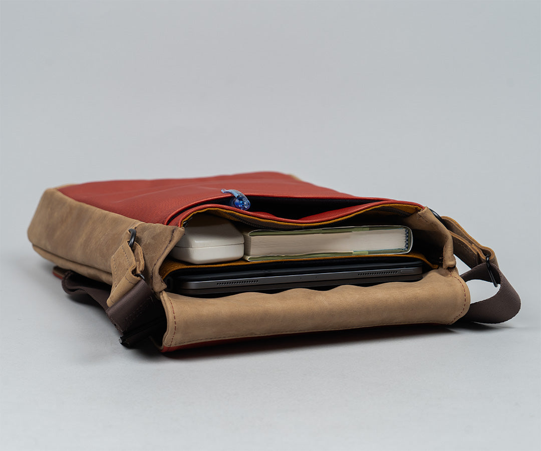 Plenty of organizational pockets and compartments 