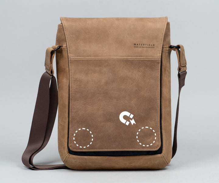 Front flap closes via magnets