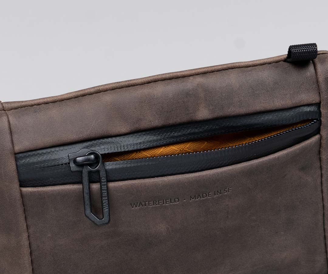 Water-resistant front zipper
