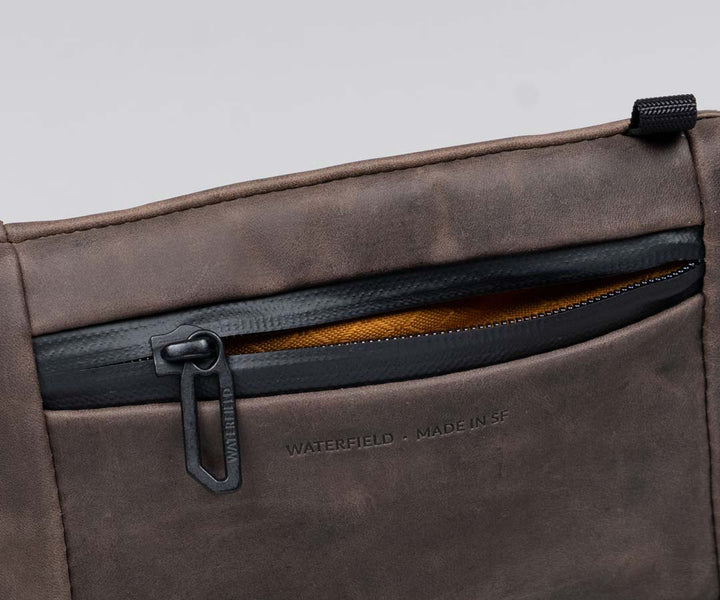 Water-resistant front zipper