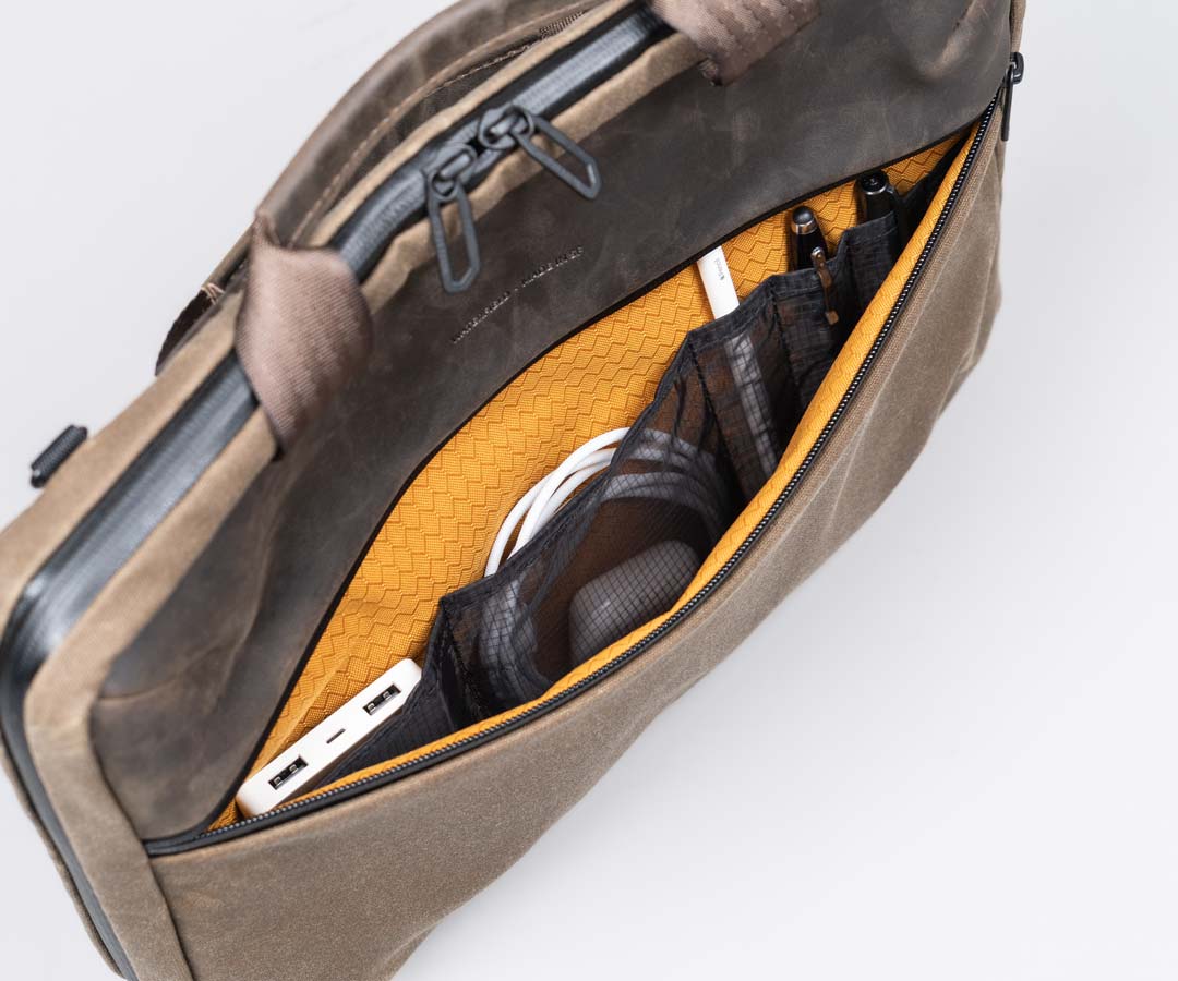 Pockets made of premium Monolite Mesh