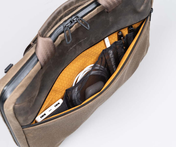 Pockets made of premium Monolite Mesh