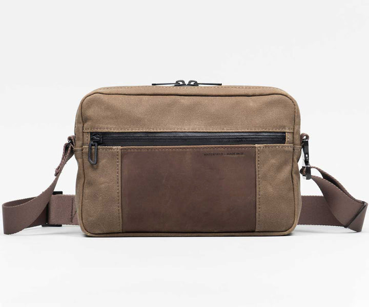 In canvas with full-grain leather panel