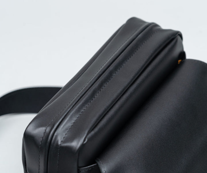 Silent and secure magnetic "zipper"
