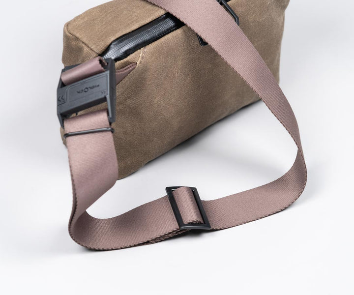 1.5'' wide shoulder strap