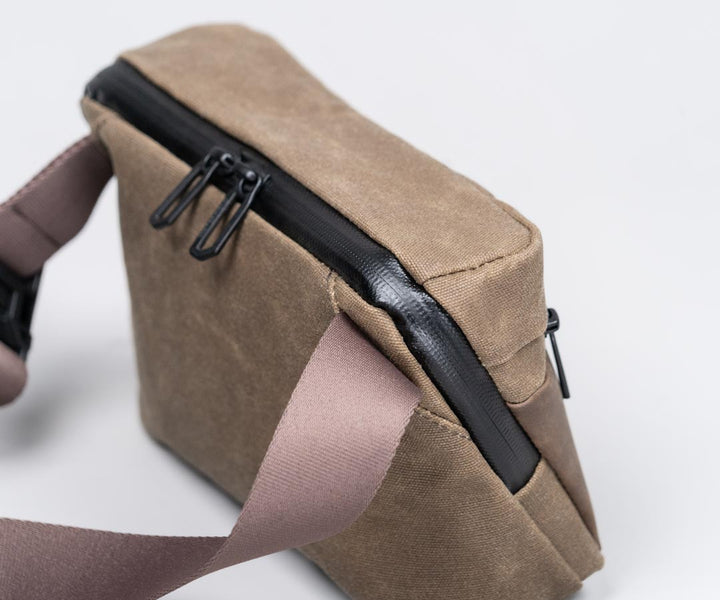 1.5'' wide shoulder strap