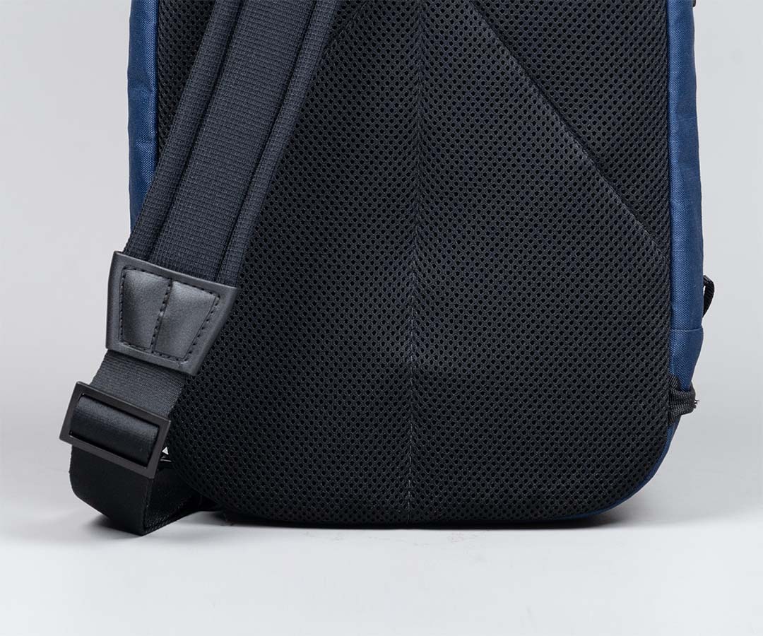 Back sweat-wicking mesh