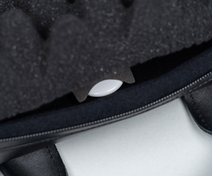 Discreet pocket for AirTag 