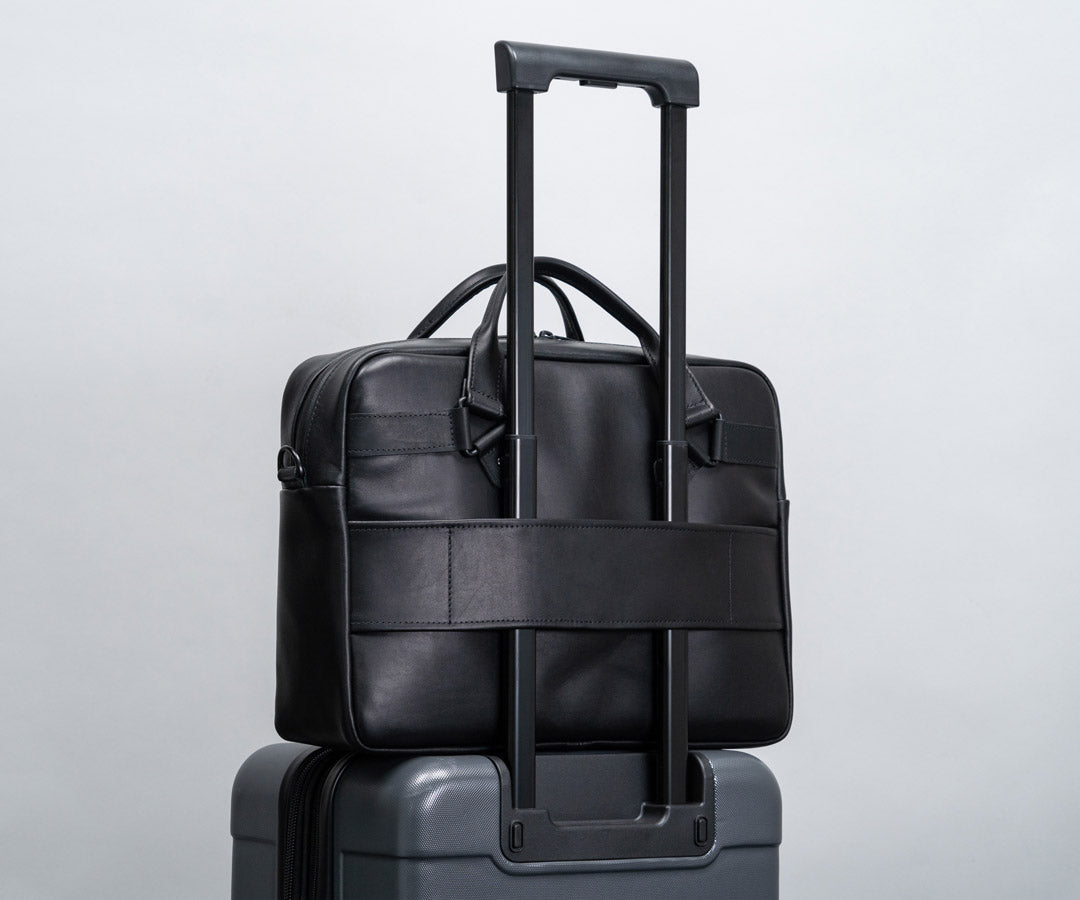 Wheelie suitcase passthrough