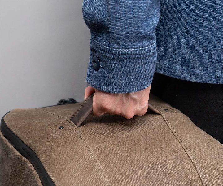 Leather-lined handles for all-day comfort