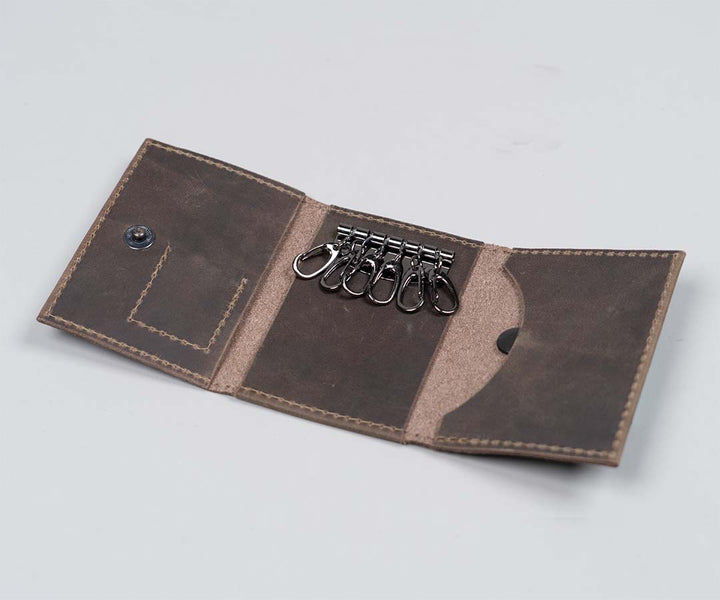Six keyhooks + AirTag pocket 
