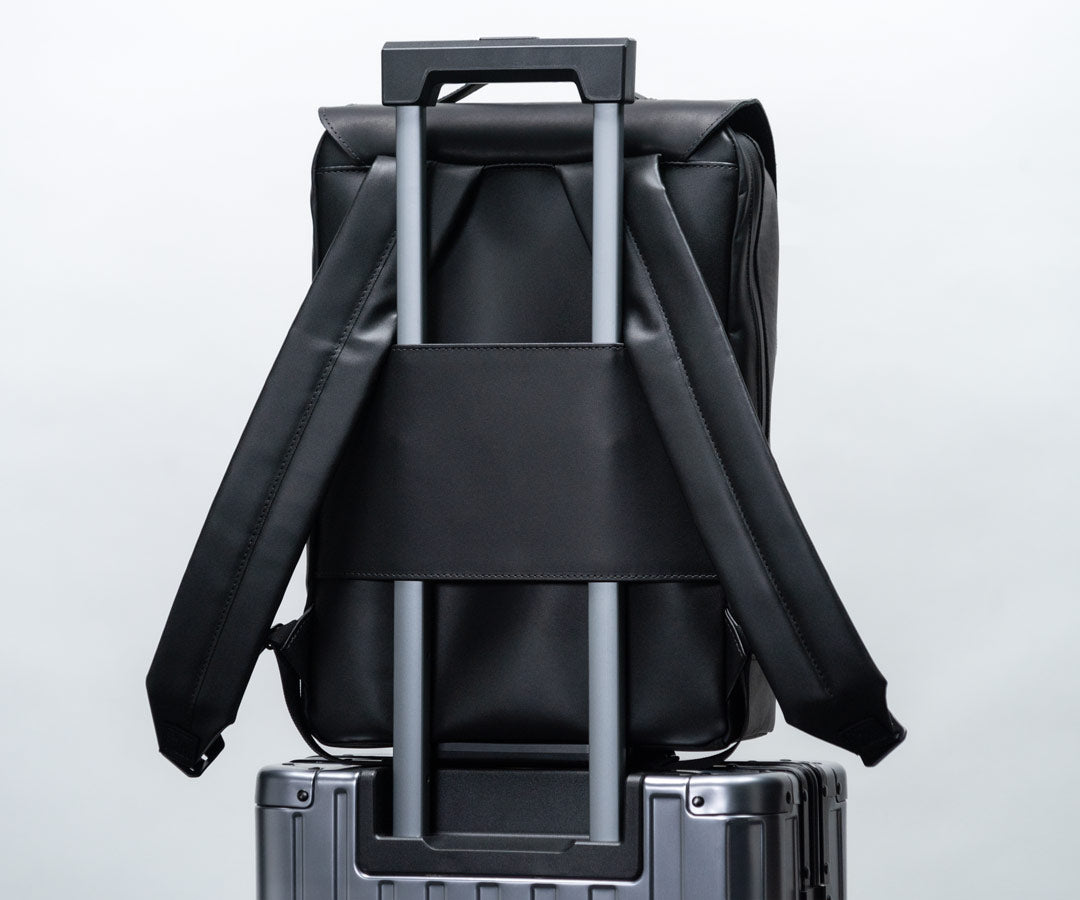 Carry-on suitcase passthrough slot