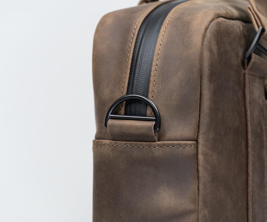 Sturdy metal D-rings for removable straps