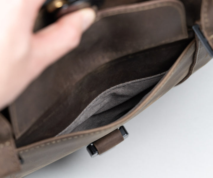 Premium Ultrasuede® lining in front pocket