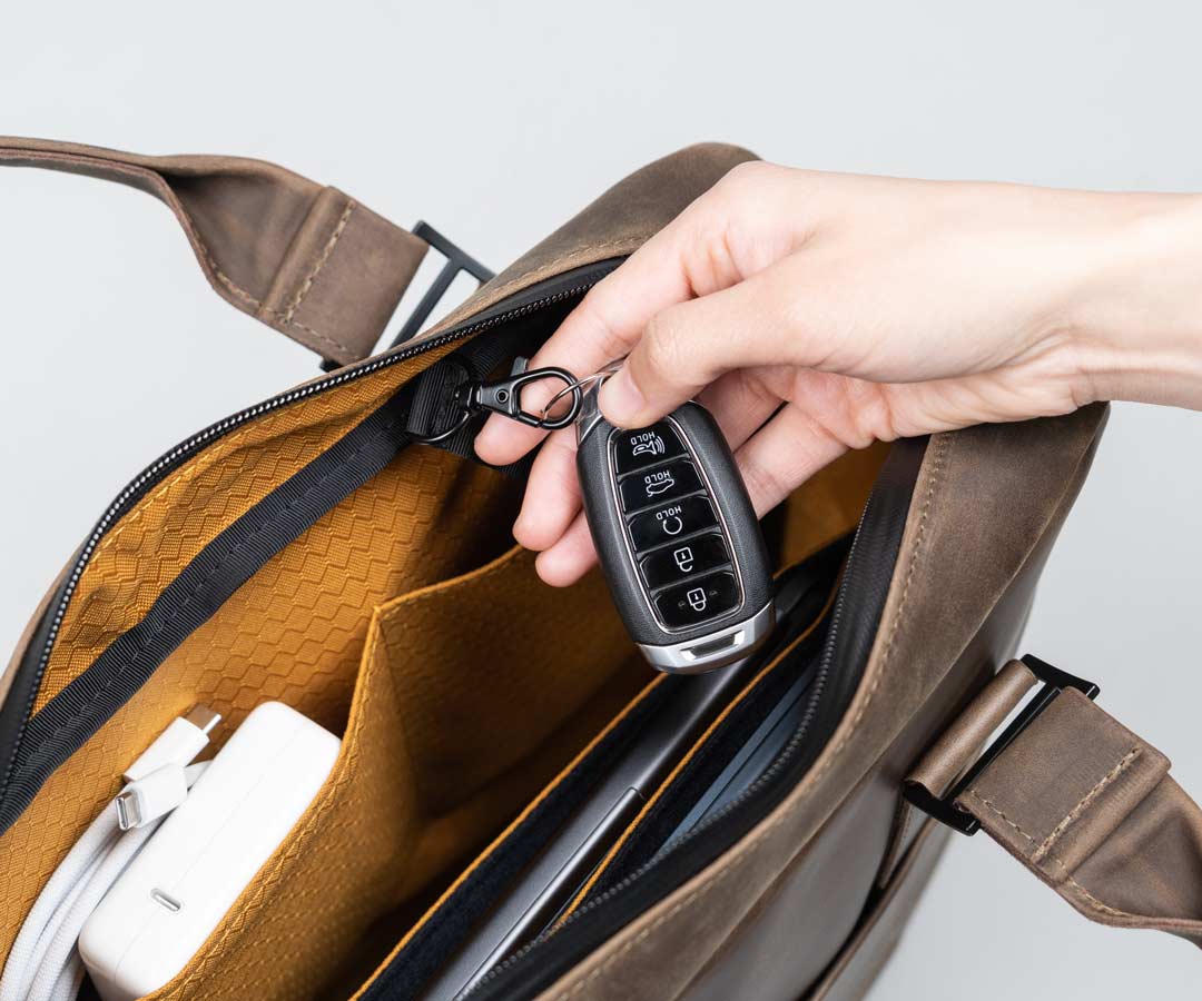 Key tether for easy discovery