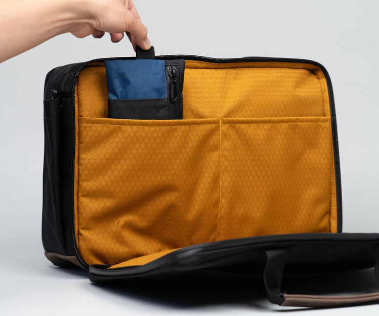 Fits in WaterField briefcase pockets