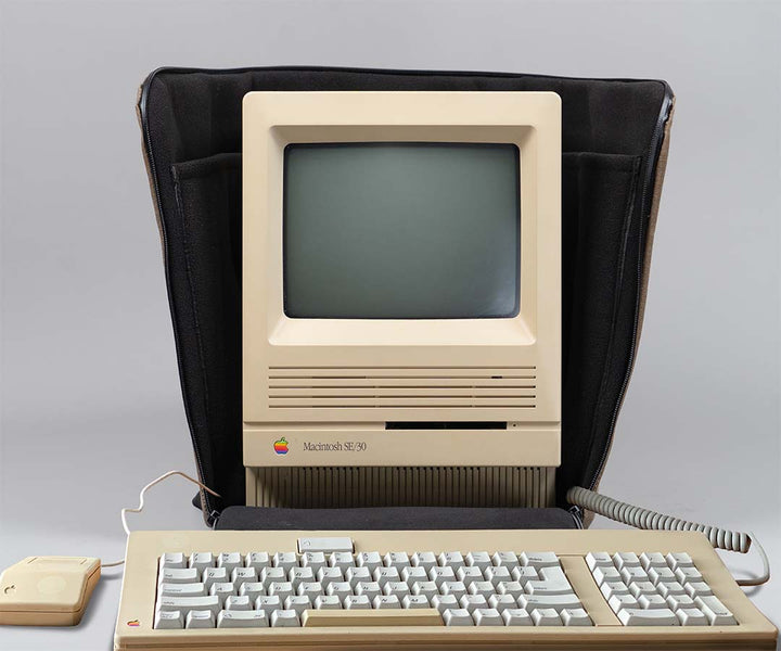Opens up so you can work immediately! Just give the 68030 processor a few minutes to boot up.