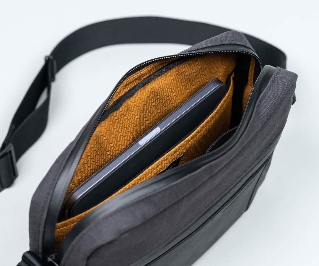 Padded tablet pocket