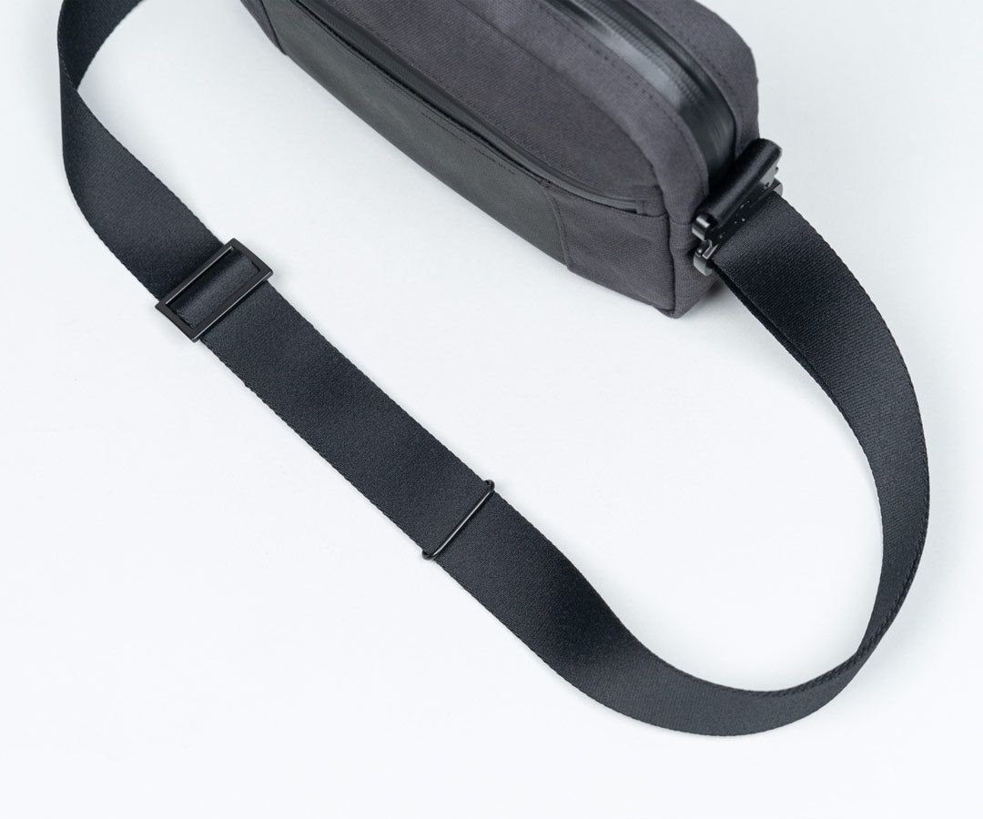 Adjustable, 1.5-inch strap