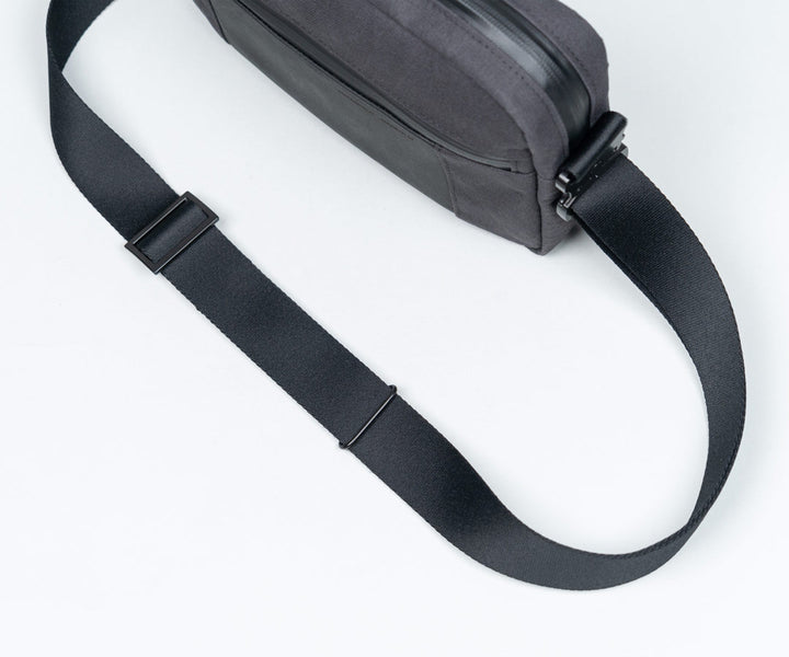 Adjustable, 1.5-inch strap