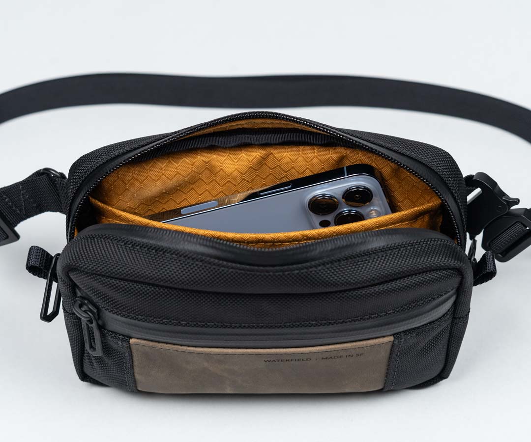 スリングバッグ ブラウン WaterField Shinjuku iPhone Sling Crossbody Mini Bag | USA Made